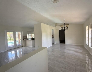 790 Se Ablett Lane - Photo Thumbnail 3