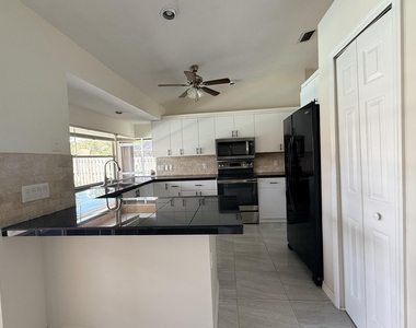 790 Se Ablett Lane - Photo Thumbnail 8