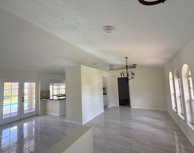 790 Se Ablett Lane - Photo Thumbnail 2