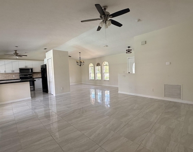 790 Se Ablett Lane - Photo Thumbnail 4