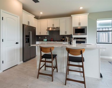 4412 Silverwood Lane S - Photo Thumbnail 6