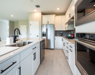 4412 Silverwood Lane S - Photo Thumbnail 5