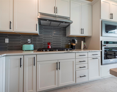 4412 Silverwood Lane S - Photo Thumbnail 7