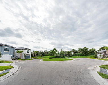 4412 Silverwood Lane S - Photo Thumbnail 25