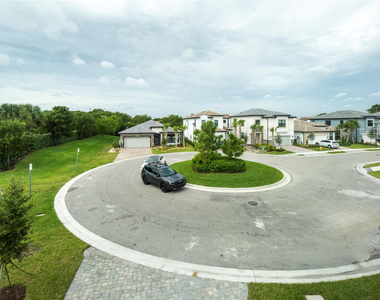 4412 Silverwood Lane S - Photo Thumbnail 24