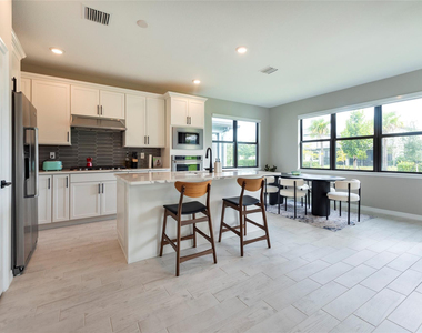 4412 Silverwood Lane S - Photo Thumbnail 8