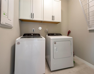 4412 Silverwood Lane S - Photo Thumbnail 19