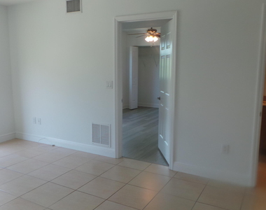 610 Clematis Street - Photo Thumbnail 6