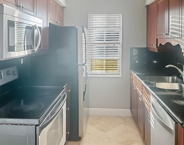 51 Ne 24th Street - Photo Thumbnail 6