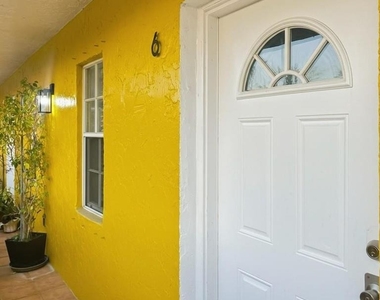 51 Ne 24th Street - Photo Thumbnail 1