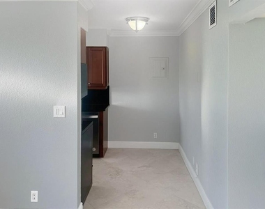 51 Ne 24th Street - Photo Thumbnail 5