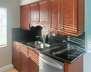51 Ne 24th Street - Photo Thumbnail 7