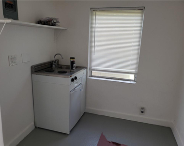 1621 N Andrews Square - Photo Thumbnail 2