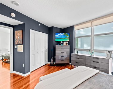 347 N New River Dr Drive E - Photo Thumbnail 3