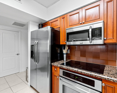 347 N New River Dr Drive E - Photo Thumbnail 16