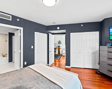 347 N New River Dr Drive E - Photo Thumbnail 4