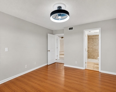 511 Shady Pine Way - Photo Thumbnail 4