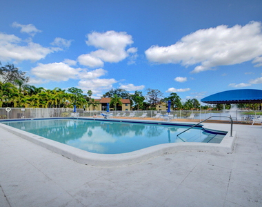 511 Shady Pine Way - Photo Thumbnail 9