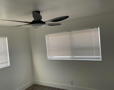 5662 Parke Avenue - Photo Thumbnail 13