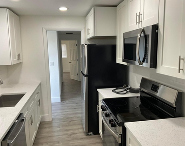 5662 Parke Avenue - Photo Thumbnail 4