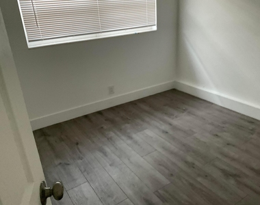 5662 Parke Avenue - Photo Thumbnail 15