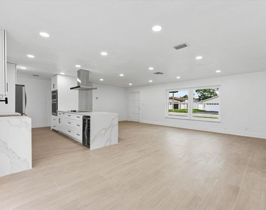 1540 Nw 10th Street - Photo Thumbnail 6