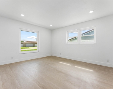 1540 Nw 10th Street - Photo Thumbnail 11