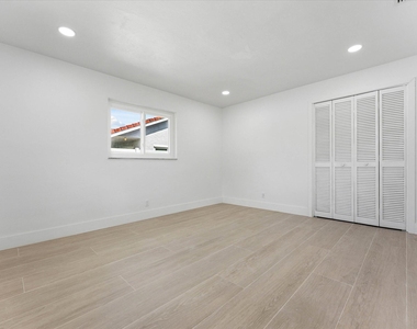 1540 Nw 10th Street - Photo Thumbnail 20