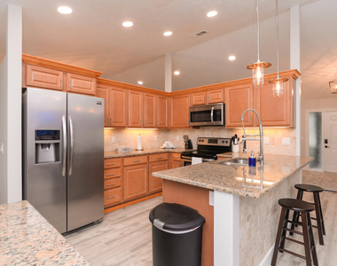 2411 Ne Pinecrest Lakes Boulevard - Photo Thumbnail 8