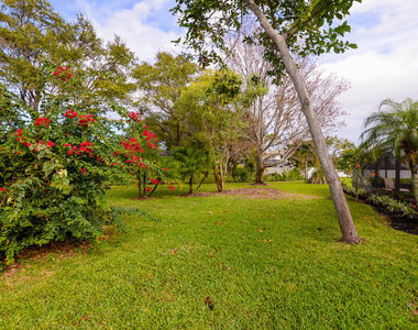 2411 Ne Pinecrest Lakes Boulevard - Photo Thumbnail 41