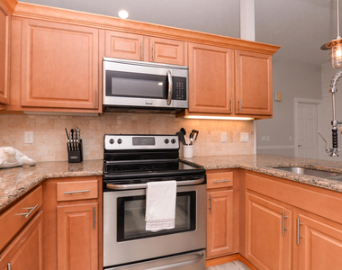 2411 Ne Pinecrest Lakes Boulevard - Photo Thumbnail 10
