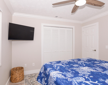 2411 Ne Pinecrest Lakes Boulevard - Photo Thumbnail 21