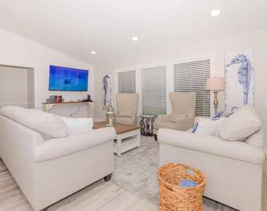 2411 Ne Pinecrest Lakes Boulevard - Photo Thumbnail 4