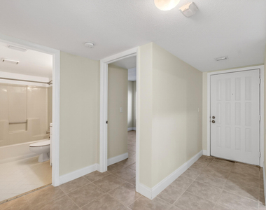 351 Club Circle - Photo Thumbnail 10