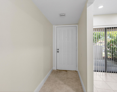 351 Club Circle - Photo Thumbnail 8