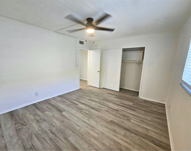 1300 Ne 3rd Street - Photo Thumbnail 9