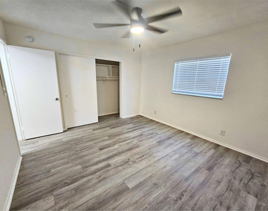 1300 Ne 3rd Street - Photo Thumbnail 8