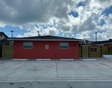 628 N M Street - Photo Thumbnail 1