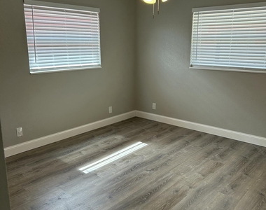 628 N M Street - Photo Thumbnail 9