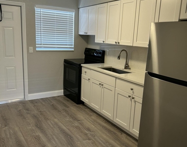 628 N M Street - Photo Thumbnail 6