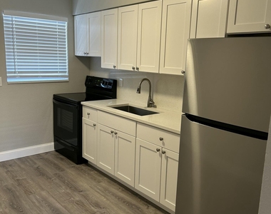 628 N M Street - Photo Thumbnail 5