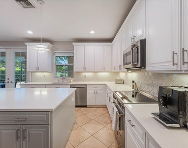 10731 Ivanhoe Lane - Photo Thumbnail 8