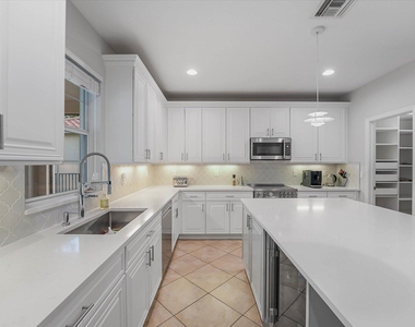 10731 Ivanhoe Lane - Photo Thumbnail 7