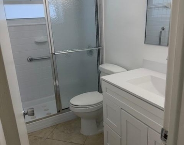 3801 Ne 22nd Terrace - Photo Thumbnail 12
