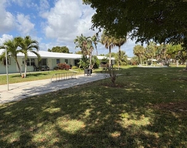 3801 Ne 22nd Terrace - Photo Thumbnail 2