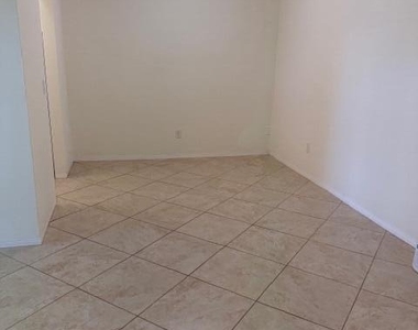 3801 Ne 22nd Terrace - Photo Thumbnail 6