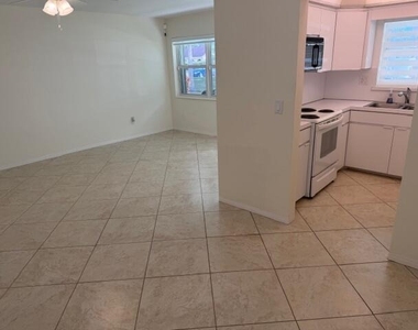3801 Ne 22nd Terrace - Photo Thumbnail 5