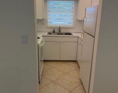 3801 Ne 22nd Terrace - Photo Thumbnail 8