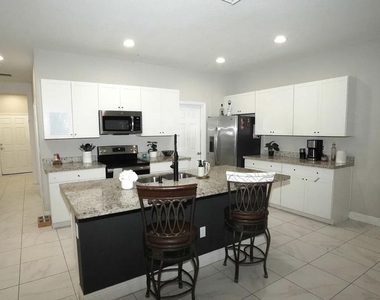1271 Nw Leonardo Circle - Photo Thumbnail 6