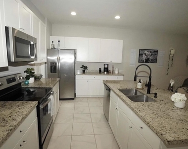 1271 Nw Leonardo Circle - Photo Thumbnail 4